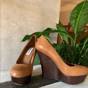 Steve Madden closed toe tan leather wedges